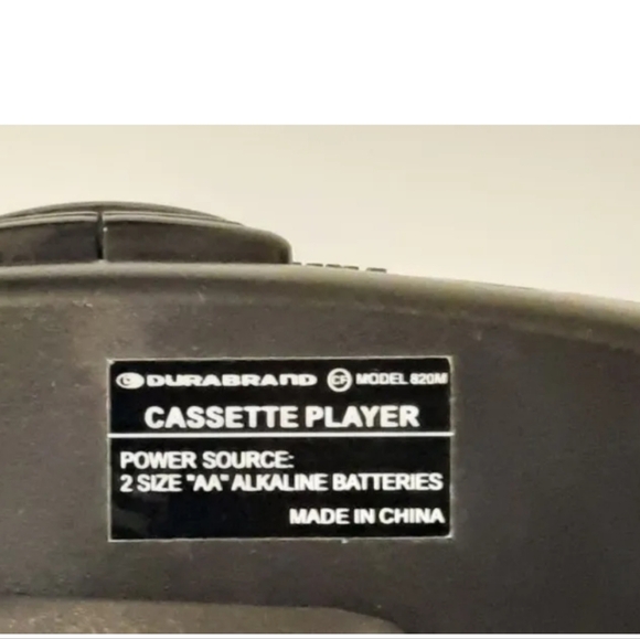 Duraband Model M820 Portable Cassette Player Tested - Picture 5 of 7